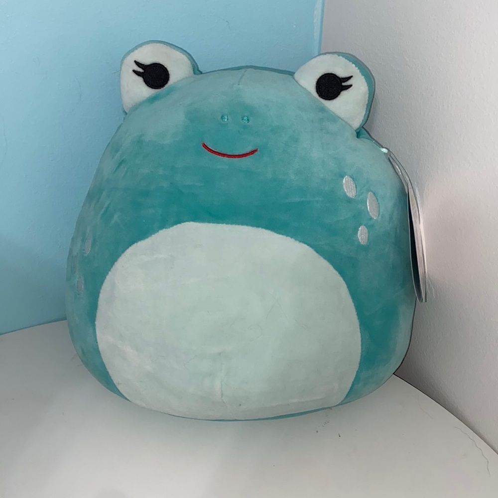 Novi 14in. or 18in squishmallow